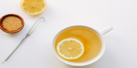 喝茶時加「檸檬」一杯抵１３杯！茶多酚被稱為「萬病之藥」抗菌、病毒，還能預防心血管疾病！
