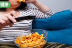 澳洲研究發現，把「洋芋片」像香菸一樣加註警語，可以有效讓人們戒掉｜每日健康 Health