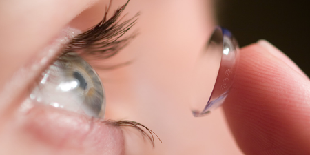 「隱形眼鏡」愛用者看過來！錯誤的配戴法恐引起乾眼症、角膜炎、結膜炎！別讓眼睛成為惡「視力」！