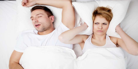 「打呼」有救了！「4個方法」改善「枕邊人」的打鼾問題！回到「高枕無憂」的睡眠品質～