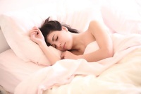 睡不著好苦惱！培養健康的睡眠習慣，以及放鬆技巧秘訣...「睡眠催眠」相當有效！