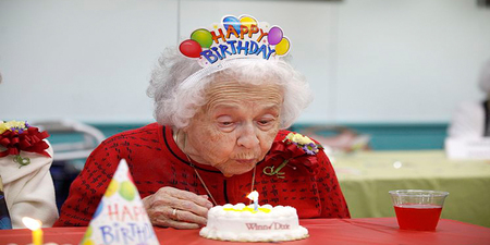 懶人長壽法？「109歲人瑞」每天喝，無病無痛活過一世紀，「不老飲料」顛覆眾人想像！