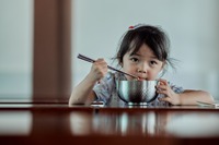 幼兒進食噎到怎麽辦？專家教你「4招急救措施」避免釀悲劇
