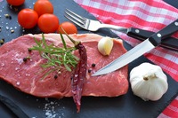 愛吃紅肉容易得「大腸直腸癌」？外科醫：紅肉不是主因，定期篩檢追蹤更重要