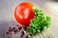 吃香菜會讓皮膚「變黑長斑」？　醫揭香菜被誤解真相：維C比番茄高3倍！