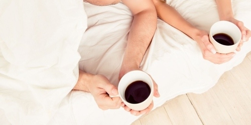 行房前喝咖啡更容易「性高潮」？專家闢謠：心理作用罷了！ 不如多做「8件事」有效