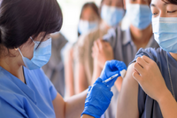 年末別得流感！ 出國、看演唱會「計畫恐全泡湯」， 青壯年快打疫苗守住假期