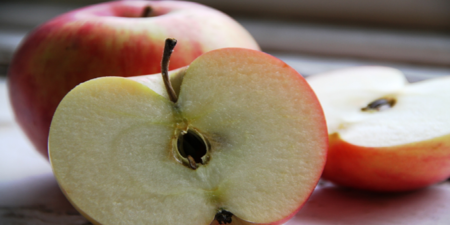 降血糖、抗「骨質疏鬆」：「蘋果」這樣吃最正確，「三種人」少碰為妙！｜每日健康Health