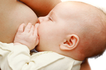 只要寶寶還願意喝母乳，4 歲以前都可以繼續喝…專家為你剖析怎麼吃寶寶才健康！