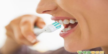 「蛀牙」、「牙周病」都是不正確潔牙惹的禍！牙科醫師：「貝氏刷牙法」醫界公認最有效！｜每日健康Health