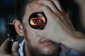 【SNQ醫知】透過眼內藥物注射　有效治療黃斑部病變