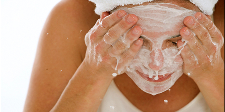 醫生：保護皮膚這時間不可「洗臉」！「乾裂膚質」關鍵在「水溫」！｜每日健康Health
