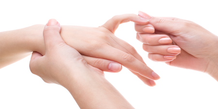 身邊無止痛藥時，只要「刮手指」就能改善：頭痛、暈車、失眠等症狀，超簡單！