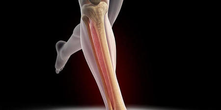 運動時「小腿肌」隱隱作痛？專家建議：遠離脛痛「2個動作」降低運動受傷風險！