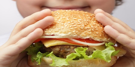 垃圾食物一定胖，健康食物一定瘦？大叔狂吃漢堡卻減２８公斤的真相｜每日健康 Health