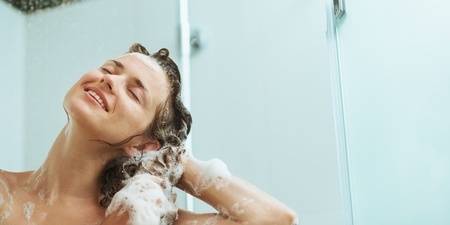 所有洗髮精類的都完全不能沾到臉！最好的方式是用肥皂洗頭？6 個步驟教你如何使頭皮與頭髮恢復健康