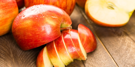 蘋果皮上的果蠟該不該吃？營養師解答「5大優點」看完的人都不削皮了