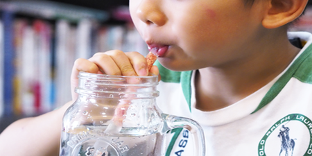 孩子總是挑食不喝水？爸爸媽媽看過來！營養師教用「吸管」補充營養！