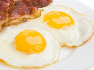 原來吃雞蛋能降膽固醇？專家叮嚀「這樣吃」恐讓營養全流失