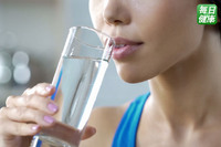 口渴才喝水是大忌！預防便祕、私密處發炎每天「3時間」喝水最保險