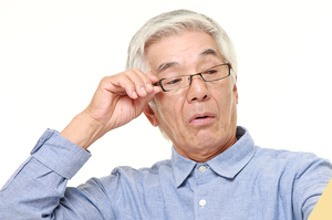  近視可以抵消老花嗎？陳瑩山醫師：不可能的啦！