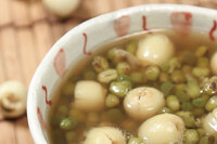 最療癒的國民甜湯「綠豆蓮子湯」這樣喝清熱、解除憂慮又助眠！