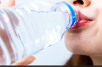 喝瓶裝水只要注意塑化劑？ 毒物專家揭「可能危機」