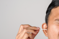 挖耳屎不健康又危險？醫：它能抑菌、抗菌，真要挖留意６重點。