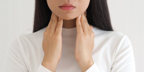 「脖子腫」是甲狀腺癌嗎？ 年輕人發現甲狀腺結節更危險？ 醫師：女性長輩有病史要當心