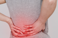 腰痛是腎臟病嗎？會洗腎嗎？醫：留意症狀，４種人最容易洗腎！