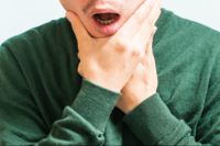 臉部關節痛？嘴巴張開更痛？醫教４招改善顳顎關節炎！