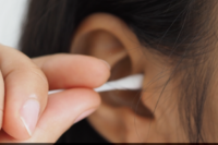 常暈眩、耳鳴竟是耳屎太多？醫指８種人易堆積，４步安全清潔！
