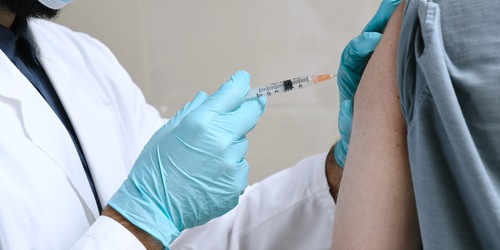 疫苗接種增心肌炎風險？專家：新冠病毒風險更大