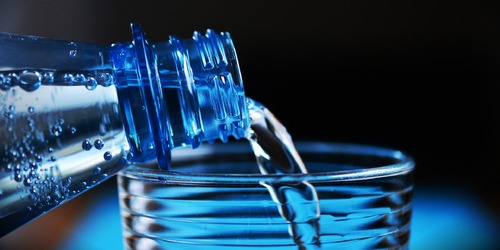 口渴不只是因為缺水！口渴症狀長期無法緩解　應儘早就醫
