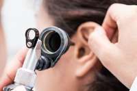 耳朵癢別亂挖！小心越挖越癢。醫指常見原因，４招有助改善！