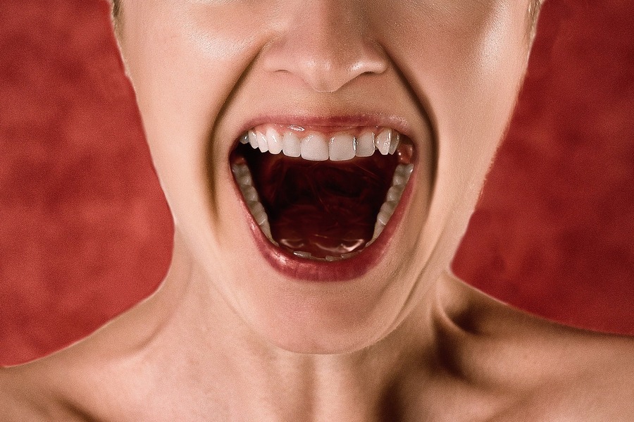 「洗牙」怕怕為何要洗？　牙醫破解4大迷思：牙齦發炎才會痛