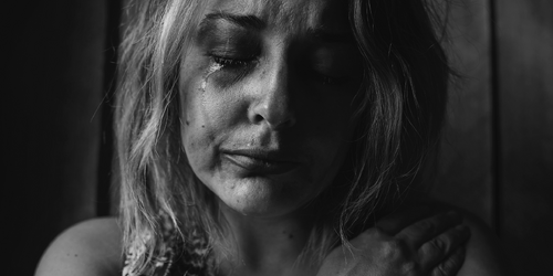 三分之一的女性受過家暴，比男性高10倍！專家：親密伴侶暴力可能導致自殘、自殺