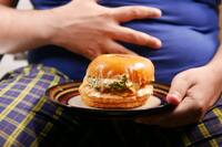 深夜進食小心變胖！哈佛研究：減肥第一步從「戒除宵夜」開始
