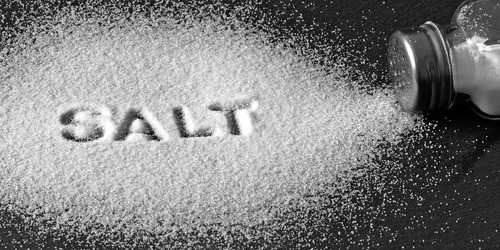 低血鈉千萬「不可直接多吃鹽」！醫揭2真相：需認清是否體內積水所致