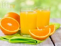 慢性炎症易導致焦慮！12種對抗「憂鬱症」營養素，多喝柳橙汁也有幫助