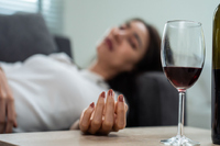 喝酒會臉紅其實超危險？專家警告：患「酒精不耐症」罹癌風險恐破百倍