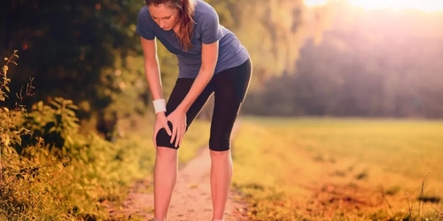 一跑步就膝蓋痛！醫點名「3高危險群」：可能是「跑者膝」在作怪