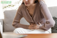 月經期間腹痛、血便？子宮內膜異位症可能原因　婦產科醫生揭露5大警訊