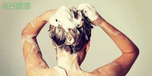 頭皮癢、油頭、髮量稀疏！食藥署曝「藥用洗髮精」天天用反效果：有抗藥性