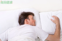 為何人類需要睡覺「不睡恐會死」？　科學家終於給答案：大腦重置至「臨界性」狀態