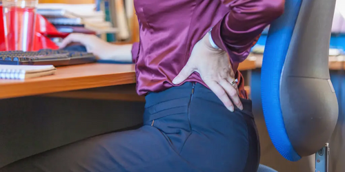 下背痛到站不起來！醫授4方法預防「腰部無力」　小心久坐、運動不當也會痛