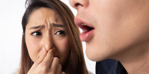 口臭不只與火氣大有關！ 醫：合併「3症狀」可能是牙周病前兆