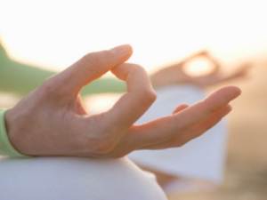 用手就能做瑜珈：超簡單「六種手印」解痛、治「濕疹」、助減肥還能「降膽固醇」，不練虧大了！