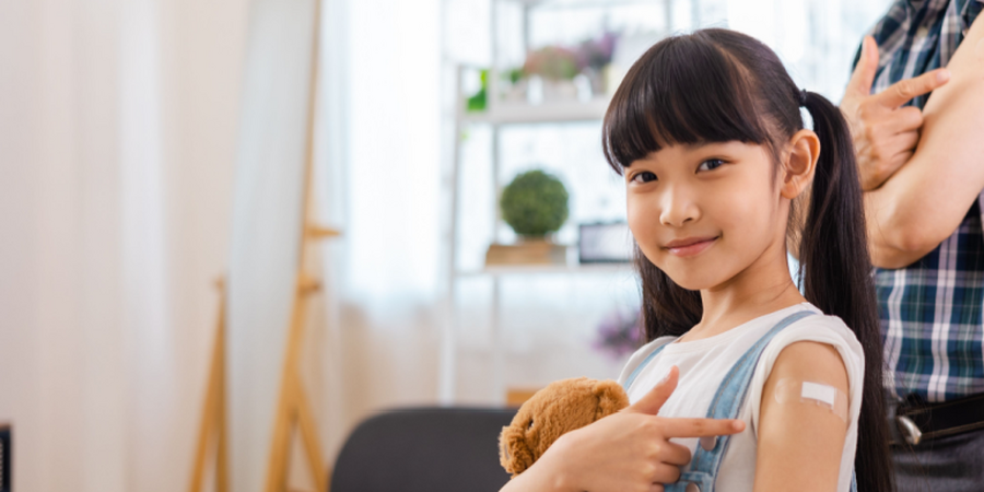 阿公阿嬤免驚！流感疫苗「80年安全驗證」，打一針護全家、聚會更安心