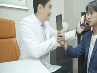 《棒棒堂》前成員「瘦老臉」嚇壞粉絲！甩肉太快讓「雙下巴」更明顯？ 醫籲：快用2招找回膠原蛋白